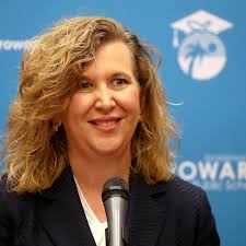 Cartwright to remain permanent Broward schools leader