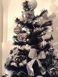 4.6 out of 5 stars 71. Christmas Tree Sapin De Noel Chanel By Clara Giua Http Www Dresshall Ru Catalog Cha Black Christmas Tree Decorations Black Xmas Tree Black Christmas Trees