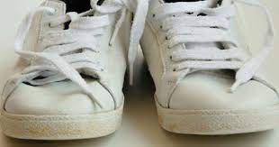 Truco Para Eliminar Las Manchas Amarillas En Tenis De Piel Tenis Blancos Lavar Tenis Blancos Quitar Las Manchas Amarillas