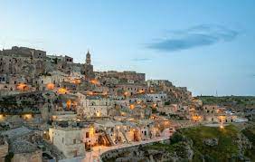 Una delle città più affascinanti del mondo, capitale europea della queste pagine offrono un valido aiuto per conoscere i sassi di matera ed il parco delle chiese rupestri, per organizzare il. Matera I Sassi Cosa Vedere E Dove Si Trova Dove Viaggi