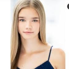 Kendall Roach's Instagram, Twitter & Facebook