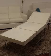 Il pouf letto nasce dall'esigenza di ospitare per la notte amici o parenti all'ultimo momento. Sgabelli Pouf Letto Singolo Con Materasso H 10cm Di Ottima Qualita E Rete Italiana Ecopelle Bianca Cube Ponti Divani Casa E Cucina Laaldeasanicolas Es