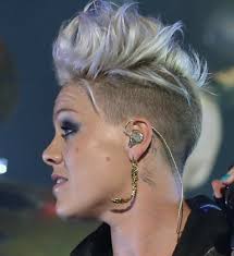 here lets see who is basic as shit u alicia moore is effing pink morons i have literally known her pink frisur styling kurzes haar kurze haare frisur ideen