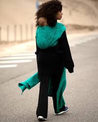 Have You Caught Up On The Baby Wearing Trend Artipoppe Green Wovenwrap Babywearing Newmommusthave Giftsfornewmom Babyshowergift Wearal Kleding Baby S