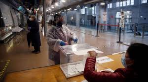 El día señalado para la elección una vez abierta la mesa, los ciudadanos podrán dirigirse a votar dentro de la franja horaria de las 8 y las 18. Horarios Elecciones En Madrid A Que Hora Abren Los Colegios Electorales Y Hasta Cuando Se Puede Votar As Com