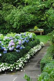 Beautiful Garden Design Optical Illusions Balancing Yard Landscaping Ideas Plants And Landscape Hydrangea Garden Garden Paths Beautiful Home Gardens