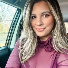 Jennifer Tumey's Instagram, Twitter & Facebook