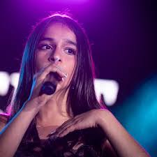 Amy Arora's Instagram, Twitter & Facebook