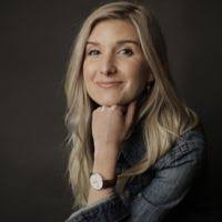 Kelly Tew's Instagram, Twitter & Facebook