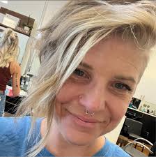 Sarah Quinones's Instagram, Twitter & Facebook