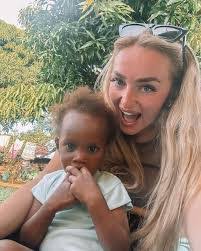 Baylee Mason's Instagram, Twitter & Facebook