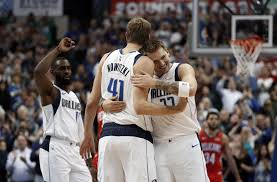 Wir haben die offiziellen nba trikots von nike und fanatics authentic in all the sizes, farben und stilen, die sie benötigen. Freundschaftlich Verbunden Und Nun Beide Im Sport Ruhestand Christian Schwarzer Links Und Dirk Nowitzki Stuttgarter Zeitung