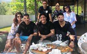 Raj babbar, dimple kapadia, suresh. Dimple Kapadia S Mother Betty Kapadia Passes Away At 80 Orissapost