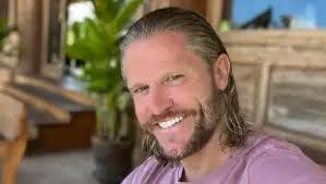 Larissa Dennis's Instagram, Twitter & Facebook