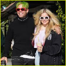 Born september 27, 1984) is a canadian singer, songwriter and actress. Avril Lavigne Mod Sun Are All Smiles While Out On Coffee Run Avril Lavigne Mod Sun Just Jared