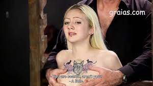 Tit squeezing - XNXX.COM