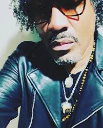 Rob Bacon's Instagram, Twitter & Facebook