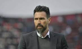 Ariel holan, técnico de independiente de avellaneda, analizó el encuentro por la copa libertadores que el equipo argentino enfrentará como local al millonarios de miguel ángel russo que lo dirigirá desde el banco. Eduardo Dominguez El Candidato Rojo El Grafico