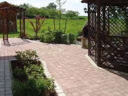 Hausler Antik Steinpflaster Sehr Elegant Rot Mit Grau Pflaster Pflastersteine Weggestaltung Weg Gartengestaltung Terrass Pflastersteine Garten Deko