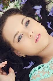 Jana New's Instagram, Twitter & Facebook