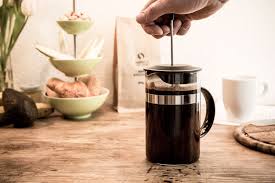 İsminden dolayı icadı konusunda hepimizin aklına ilk olarak fransızlar geliyor, fakat i̇talyanlar da en az fransızlar kadar hak. Kaffeeschule French Press Kaffee Shop Markt 11
