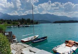 Große und kleine wasserratten schätzen an den beiden seen vor allen dingen die trinkwasserqualität und die badetemperaturen bis 25°c , die surfer und segler befinden sich im windsichersten revier. Https Www Xn Krnten Ferienwohnungen 04b At Ferienwohnung Ferienhaus Faaker See Kaernten