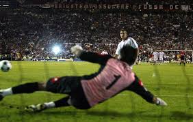 Le uniche occasione degne di nota per la juve la firmano david trezeguet, che però non riesce a. Juve Milan La Champions 2003 Scatena Gioie Dolori E Sfotto
