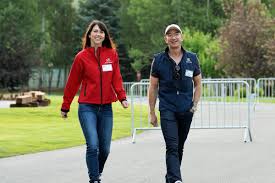 Here's a look inside how the bezos couple met, and the life they had together. Mackenzie Bezos Signed The Giving Pledge Ex Husband Jeff Bezos Didn T Vox