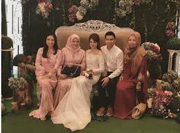 A personal blog share perkembangan dunia artis malaysia, beauty products, any upcoming trends and fashion di malaysia. Tahniah Amar Baharin Amyra Rosli Selamat Bertunang Tempatan Hiburan Trending Cari Infonet