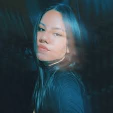 Leslie Giles 🖤 (@leslesless)