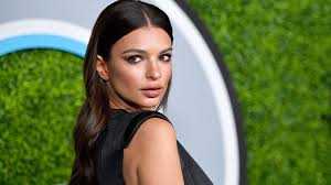 Emily ratajkowski keeps her hair glossy with kérastase elixir serum. Emily Ratajkowski Shares Easy Night Hair Routine Stylecaster