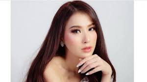 Tee radio's official group page! Tribunwiki Angela Tee Curhat Kariernya Ikut Terpengaruh Kasus Kris Hatta Ini Profilnya Tribun Timur