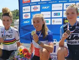 Sur sa page facebook le mercredi 15 avril, la coureuse tricolore de 28 ans a. Vtt Pauline Ferrand Prevot Sur La Deuxieme Marche Du Podium Aux Championnats De France Saint Die Info