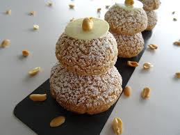 Religieuse Cacahuete Vanille Fou De Patisserie N 11 La Cuisine De Thomas Fou De Patisserie Patisserie Gateaux Et Desserts