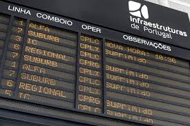 A greve foi convocada pelo sindicato nacional dos trabalhadores do setor ferroviário ( sntsf ), da cgtp , não tendo sido decretados serviços mínimos pelo tribunal arbitral do conselho económico e social. Expresso Greve Na Cp Deixou Circular Pouco Mais Do Que Os Servicos Minimos
