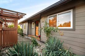 What Seattle S 739k Median Sales Price Buys You Home And Family Winter House Outdoor Decor