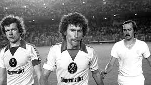 142,056 likes · 2,967 talking about this. Breitner Und Die Zwietracht Bei Der Eintracht Ndr De Sport Mehr Sport