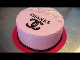 Ob großes oder kleines geburtstagskind: Simple Chanel Torte Fondant Torte Im Chanel Design Youtube