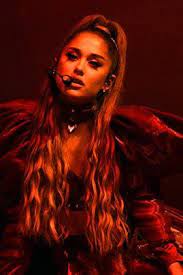 Ariana Grande Just Gave Her Signature Ponytail A Mini Makeover Ariana Grande Ariana Ariana Grande Hair