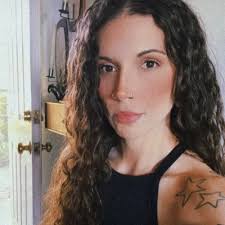 Carrie Owings's Instagram, Twitter & Facebook