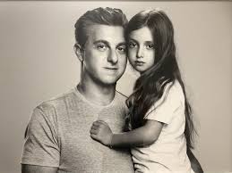 Luciano Huck - Feliz aniversário, minha filha amada. Amor maior que eu. 🎂  foto: qdo sua filha chega da escola e vc esta tirando fotos publicitarias  com um gigante como @mauricionahas2, e