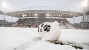 Om 21:00 uur vindt de openingswedstrijd plaats. Knvb Schrapt Alle Wedstrijden Voor Zondag Nos