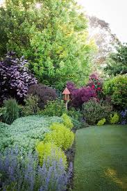 A Rambling Rural Retreat In Central Victoria Small Backyard Landscaping Beautiful Gardens Backyard Landscaping