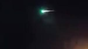 Download lagu suara hujan di malam hari mp3 gratis dalam format mp3 dan mp4. Gambar Langit Malam Png Benda Bercahaya Hijau Bergerak Di Langit Inggris Saat Malam Tahun Langit Malam Astronomi Bulan Baru Bulan Gambar Langit Malam Langit
