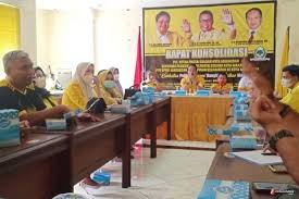 / bila memang kau ingkari / tiada arti lagi / terkadang ku sesali / yang dulu kau ungkap repeat reff dimanakah janji indah. Menanti Februari