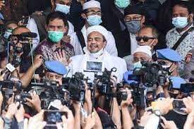.rizieq bin husein shihab alias habib muhammad habib rizieq shihab telah terbukti secara sah dua menjatuhkan pidana kepada terdakwa oleh karena itu dengan pidana penjara selama 4 tahun. Jeratan Hukum Rizieq Shihab Penahanan Yang Diperpanjang Hingga Kondisi Di Tahanan Halaman All Kompas Com