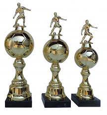 Unsere serien bestehen aus drei bis sieben stück in unterschiedlichen größen desselben modells. Fussball Pokal Im 3er Set Mit Figur Ball Und Gravur Jetzt Bestellen