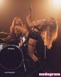 Sophie Lloyd  SophieGuitar  sophieguitar_ Гола изтичане OnlyFans снимка  24 - Nudogram v2.1