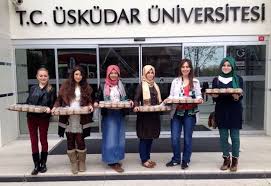 Acıbadem üniversitesi 18 mayıs 2007'de kurulan, kâr amacı gütmeyen bir vakıf üniversitesidir.ana amacı sağlık bilimleri alanındaki tüm bilim dallarını bir araya getirmek olan üniversite sağlık dışı alanlarda da eğitim vermeyi amaçlamaktadır. Uskudar Universitesi Ogrencileri Komsularina Asure Dagitti Uskudar Uni