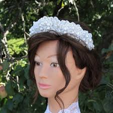 VINTAGE Parure de tête pour la mariée cascade de perles sur un fil  transparent avec fleurs ivoire en tissu, Bijoux cheveux peigne rétro